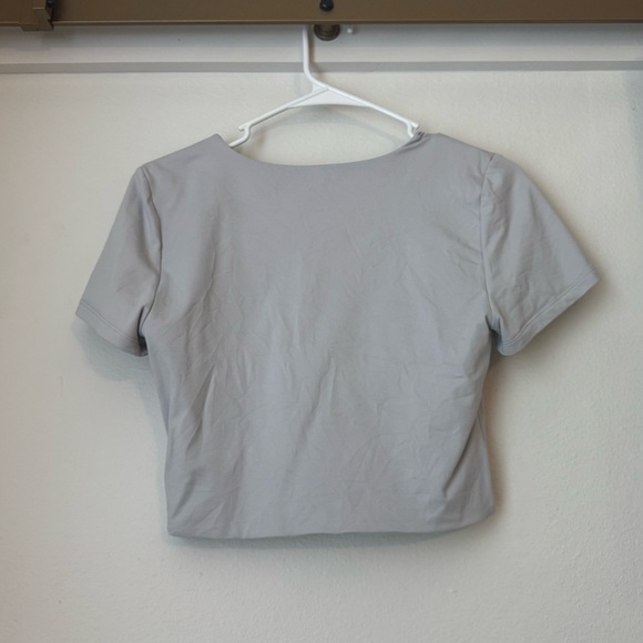 Aritzia Contour Crew Cropped T-shirt Light Grey- Size L - Picture 6 of 8